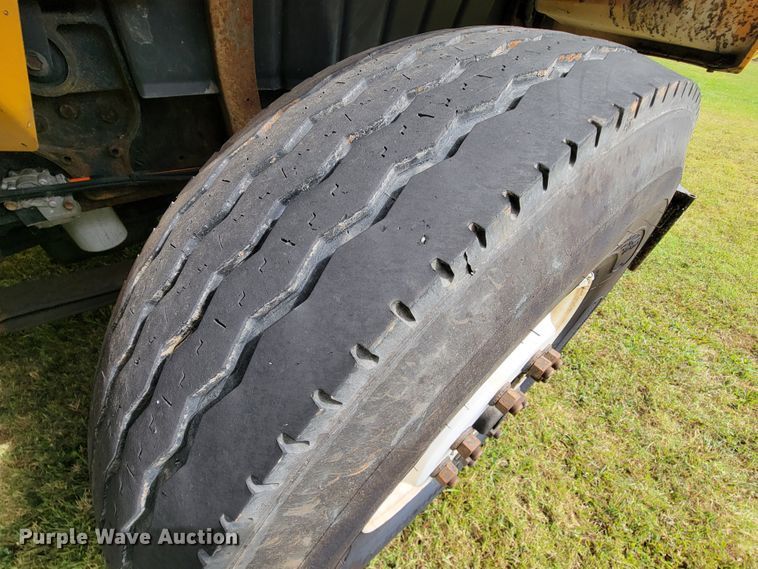 image for item KQ9199 2005 International 7400  Crew Cab dump truck