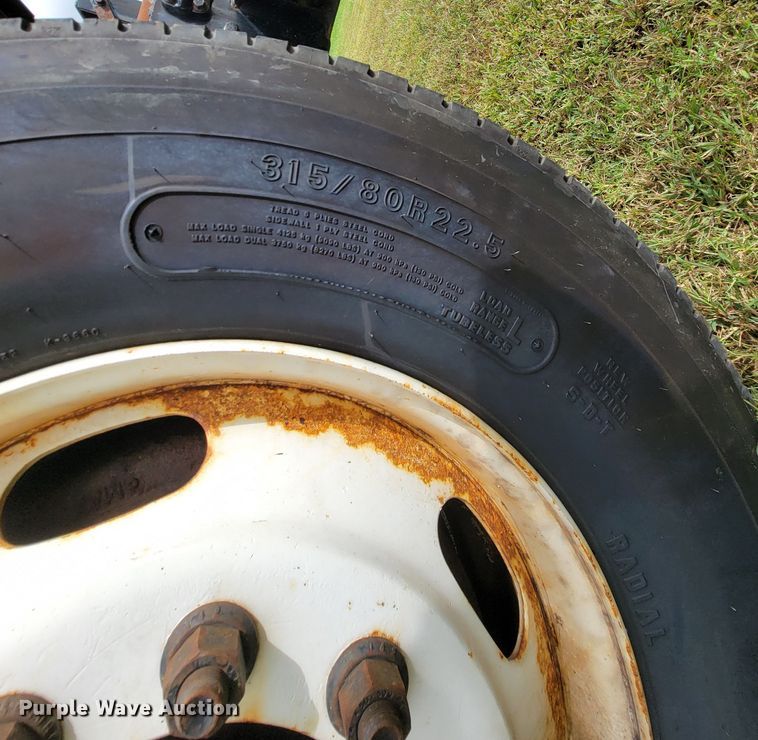 image for item KQ9199 2005 International 7400  Crew Cab dump truck