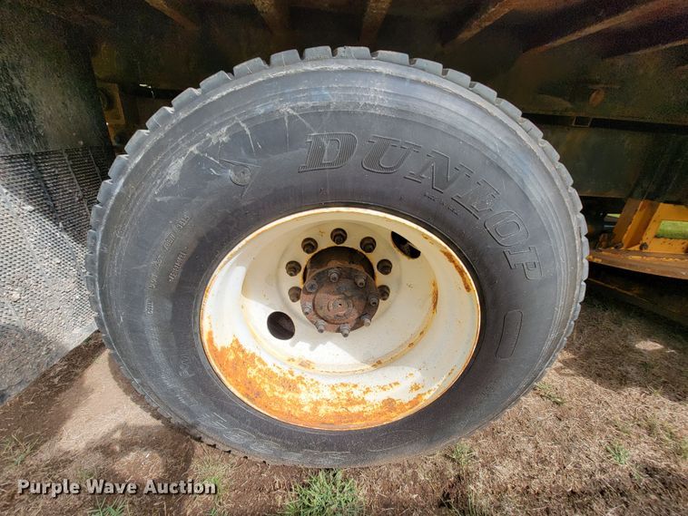 image for item KQ9199 2005 International 7400  Crew Cab dump truck