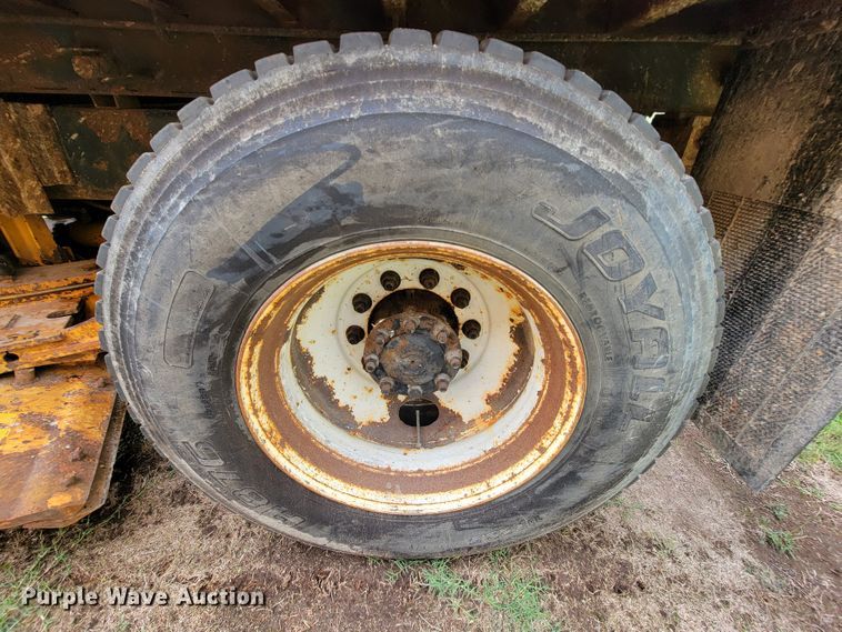 image for item KQ9199 2005 International 7400  Crew Cab dump truck