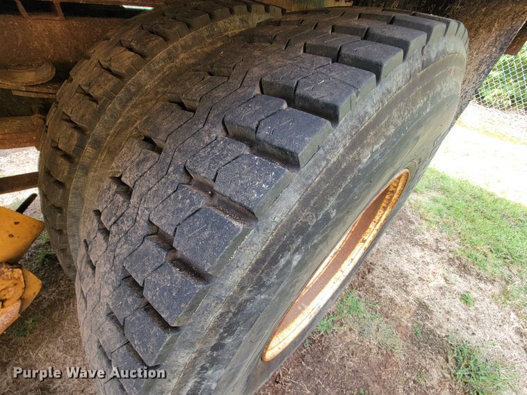 image for item KQ9199 2005 International 7400  Crew Cab dump truck