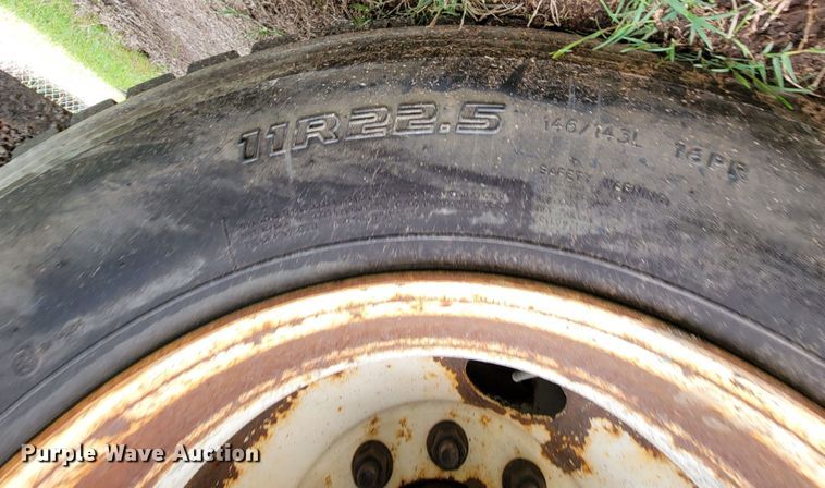 image for item KQ9199 2005 International 7400  Crew Cab dump truck