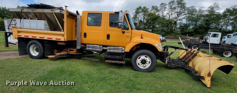 image for item KQ9200 2005 International 7400  Crew Cab dump truck