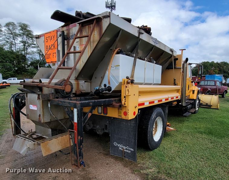 image for item KQ9200 2005 International 7400  Crew Cab dump truck