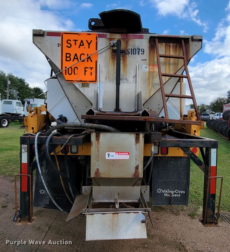 image for item KQ9200 2005 International 7400  Crew Cab dump truck