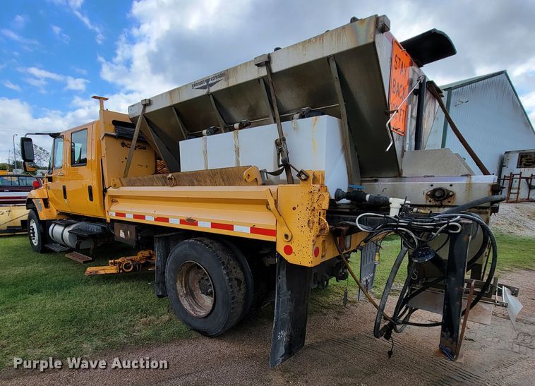 image for item KQ9200 2005 International 7400  Crew Cab dump truck