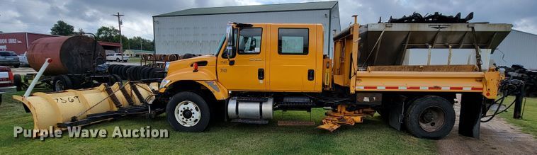 image for item KQ9200 2005 International 7400  Crew Cab dump truck