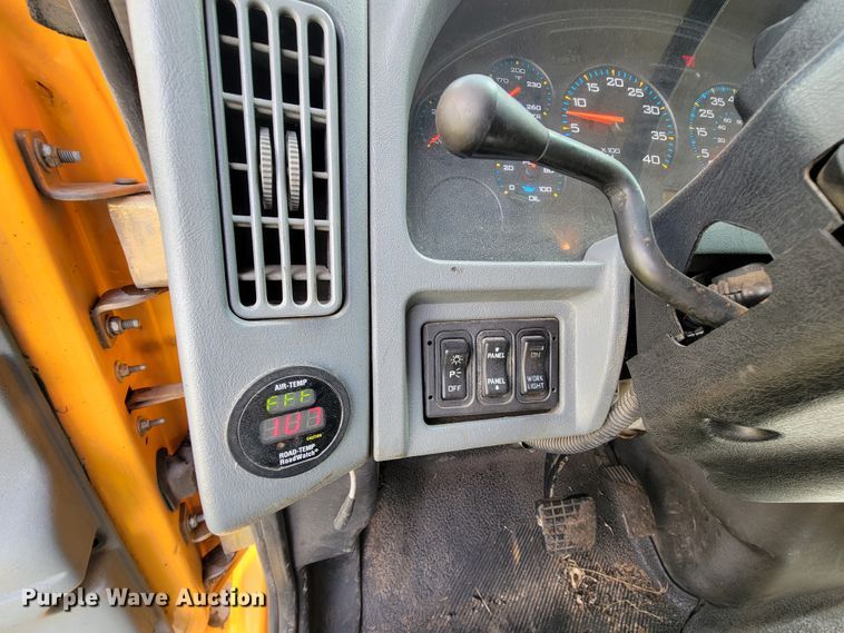 image for item KQ9200 2005 International 7400  Crew Cab dump truck