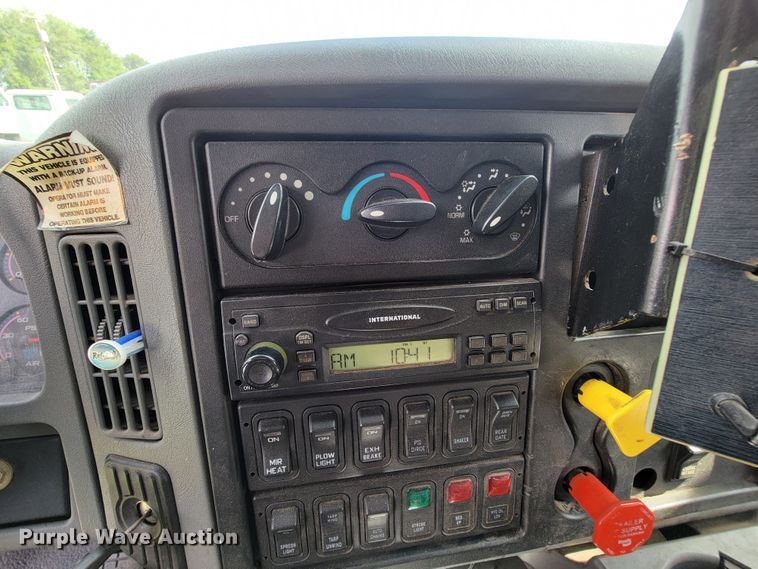 image for item KQ9200 2005 International 7400  Crew Cab dump truck