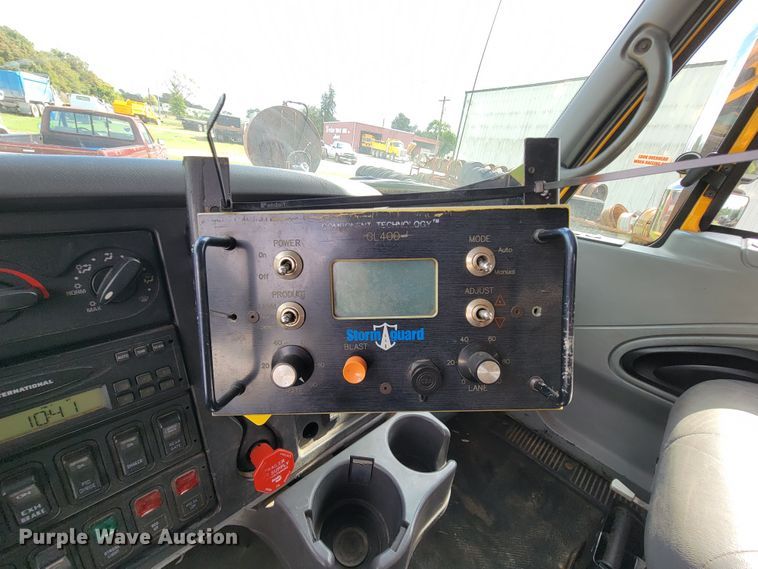 image for item KQ9200 2005 International 7400  Crew Cab dump truck