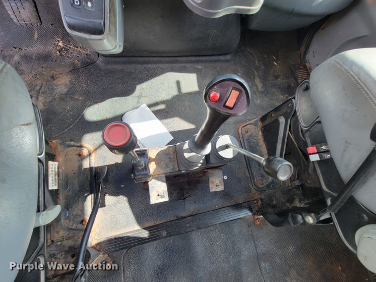 image for item KQ9200 2005 International 7400  Crew Cab dump truck