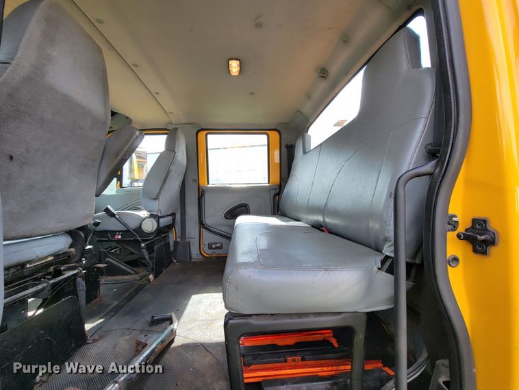 image for item KQ9200 2005 International 7400  Crew Cab dump truck