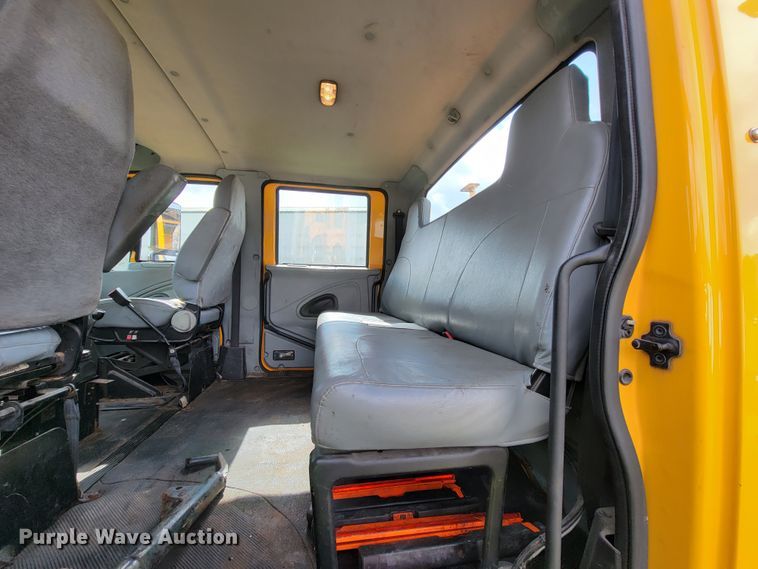 image for item KQ9200 2005 International 7400  Crew Cab dump truck