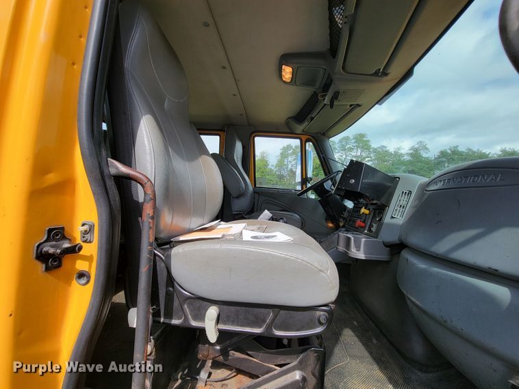 image for item KQ9200 2005 International 7400  Crew Cab dump truck