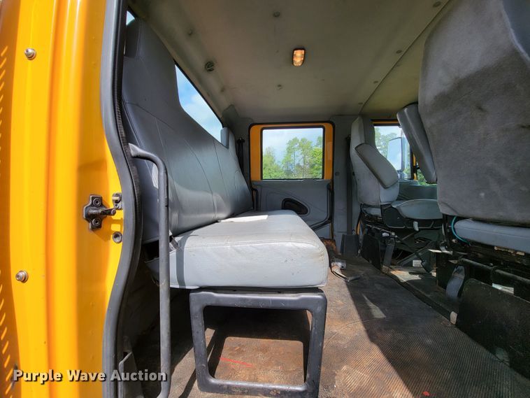 image for item KQ9200 2005 International 7400  Crew Cab dump truck