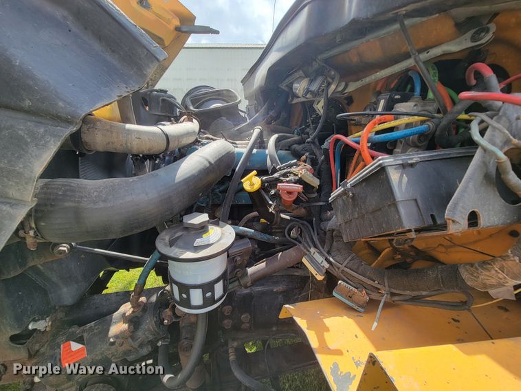 image for item KQ9200 2005 International 7400  Crew Cab dump truck