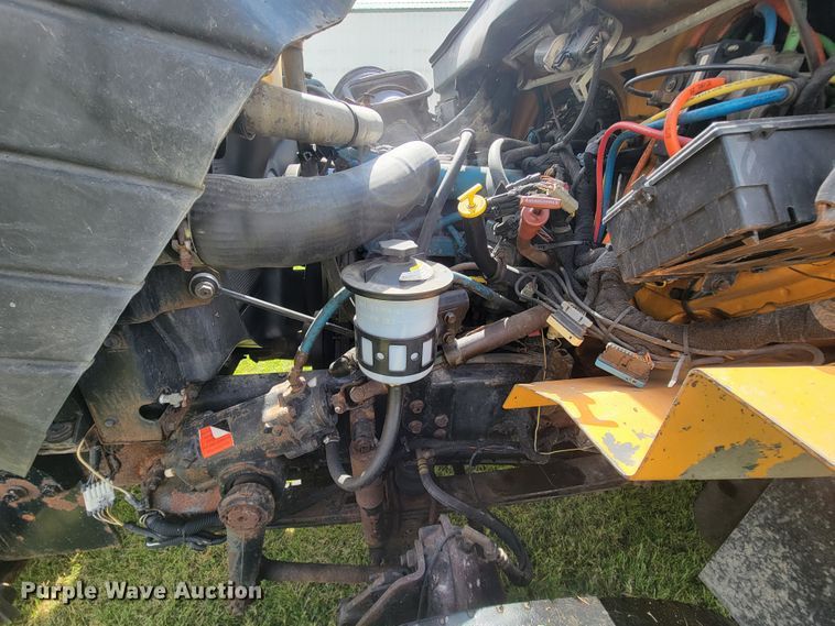 image for item KQ9200 2005 International 7400  Crew Cab dump truck