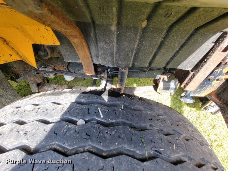 image for item KQ9200 2005 International 7400  Crew Cab dump truck