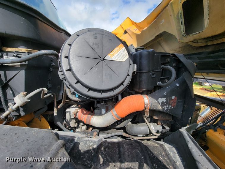 image for item KQ9200 2005 International 7400  Crew Cab dump truck