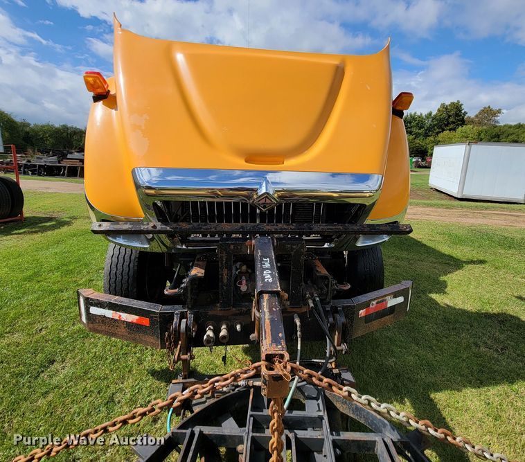 image for item KQ9200 2005 International 7400  Crew Cab dump truck