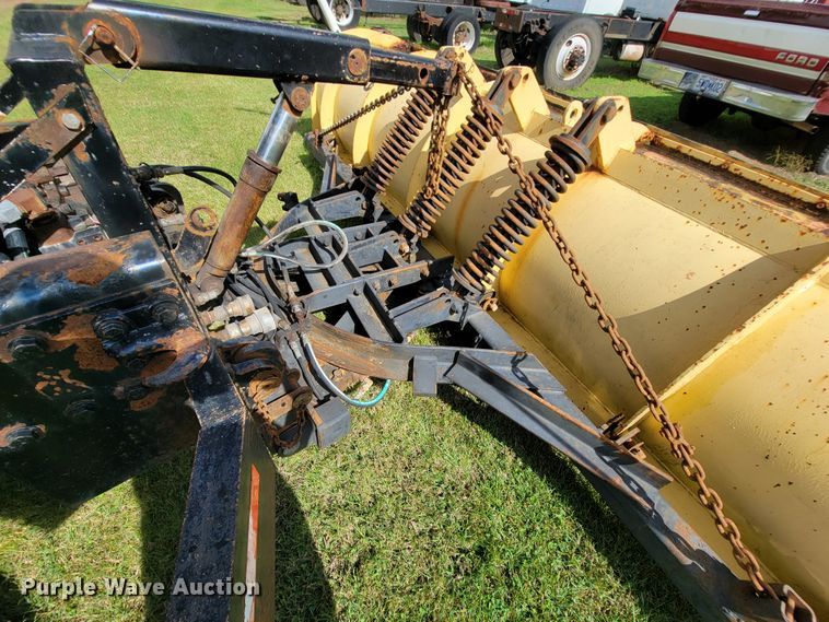 image for item KQ9200 2005 International 7400  Crew Cab dump truck