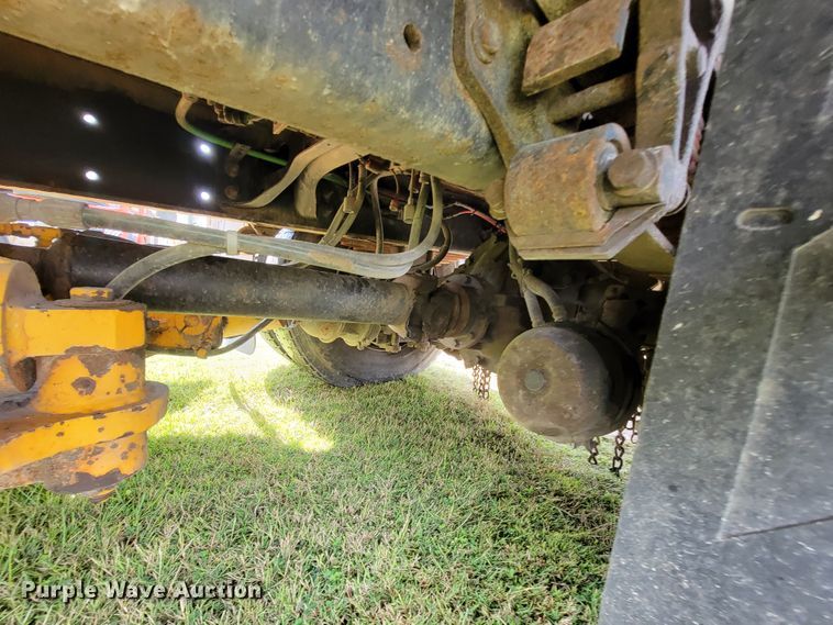 image for item KQ9200 2005 International 7400  Crew Cab dump truck