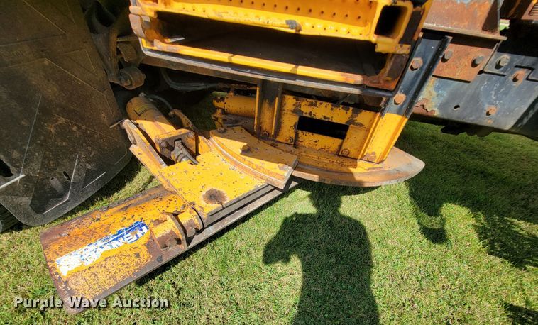 image for item KQ9200 2005 International 7400  Crew Cab dump truck