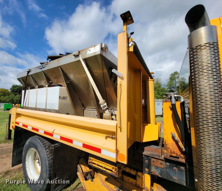 image for item KQ9200 2005 International 7400  Crew Cab dump truck