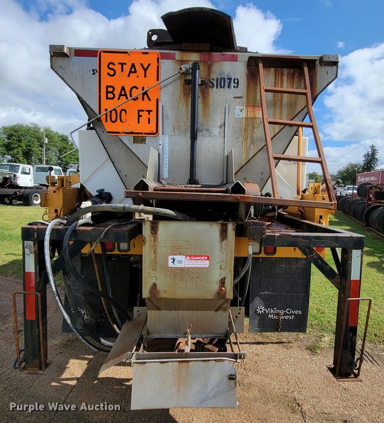 image for item KQ9200 2005 International 7400  Crew Cab dump truck