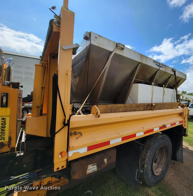 image for item KQ9200 2005 International 7400  Crew Cab dump truck