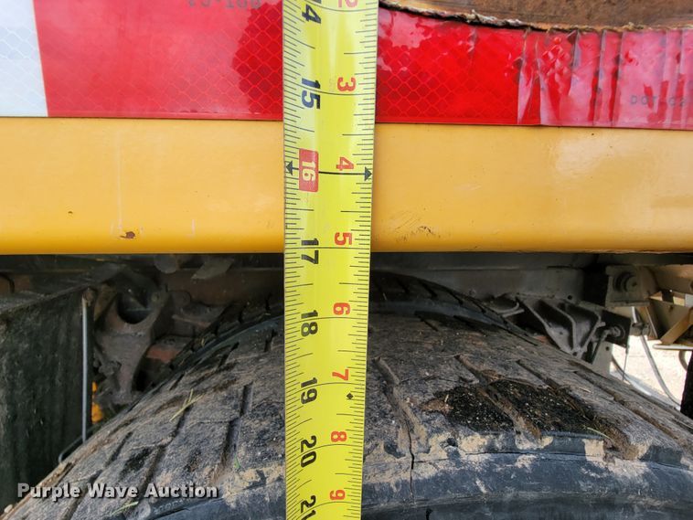 image for item KQ9200 2005 International 7400  Crew Cab dump truck