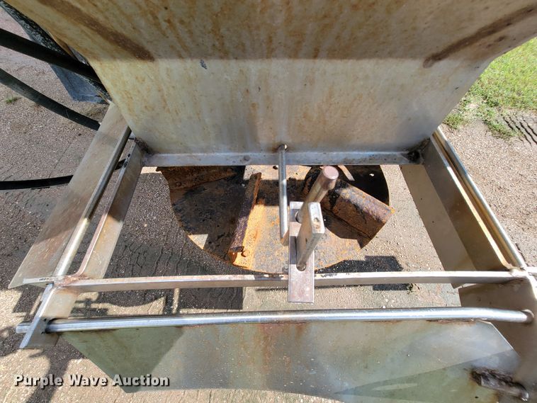 image for item KQ9200 2005 International 7400  Crew Cab dump truck