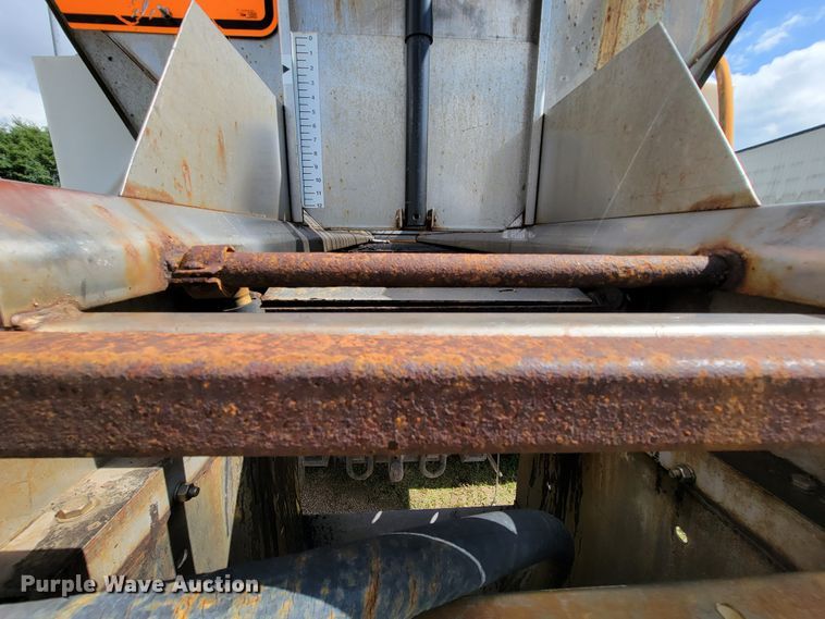 image for item KQ9200 2005 International 7400  Crew Cab dump truck