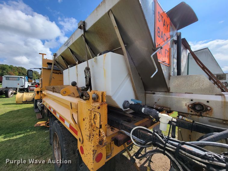 image for item KQ9200 2005 International 7400  Crew Cab dump truck