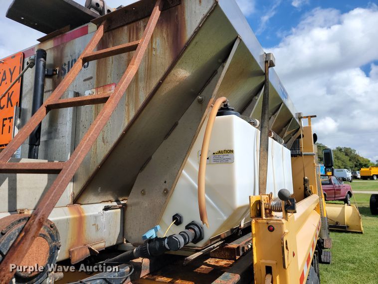 image for item KQ9200 2005 International 7400  Crew Cab dump truck