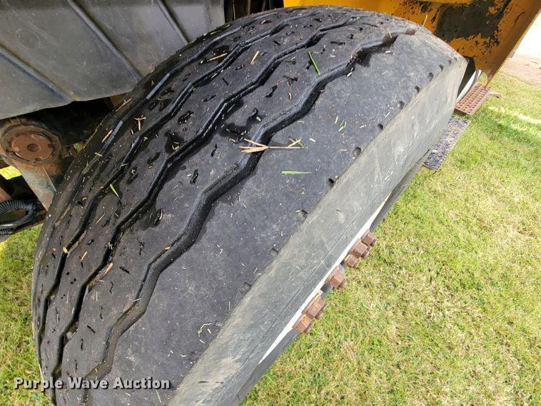 image for item KQ9200 2005 International 7400  Crew Cab dump truck