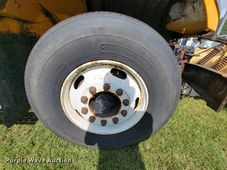 image for item KQ9200 2005 International 7400  Crew Cab dump truck