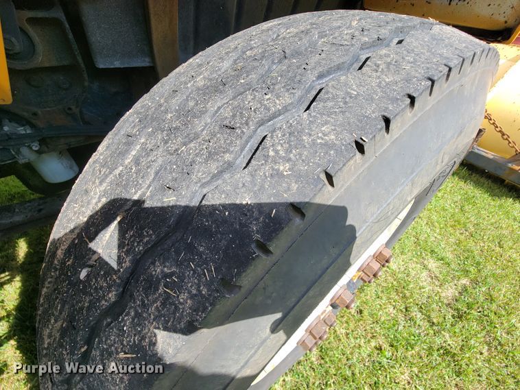 image for item KQ9200 2005 International 7400  Crew Cab dump truck