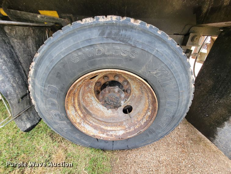 image for item KQ9200 2005 International 7400  Crew Cab dump truck