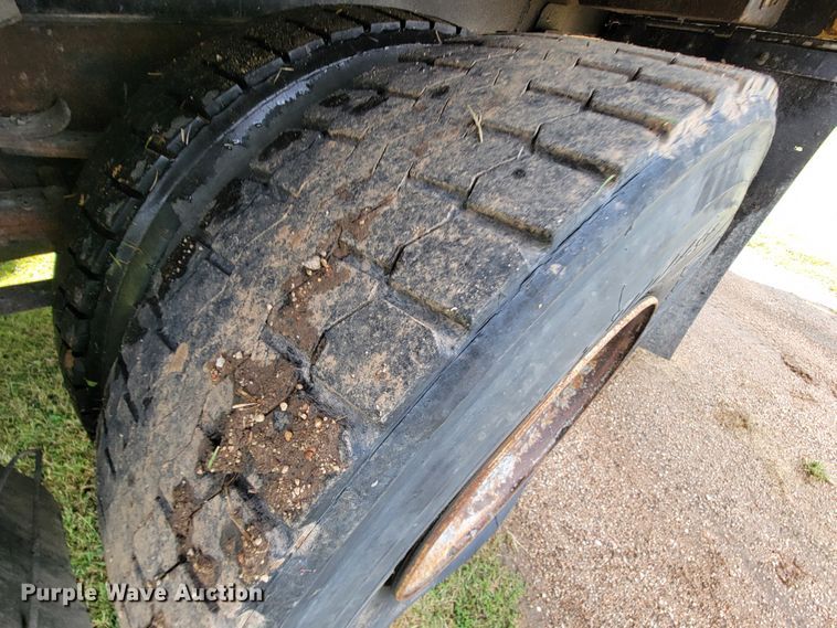 image for item KQ9200 2005 International 7400  Crew Cab dump truck