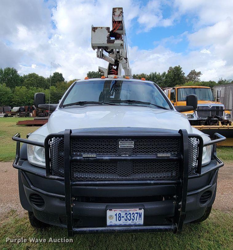 image for item KQ9201 2010 Dodge Ram 5500  bucket truck