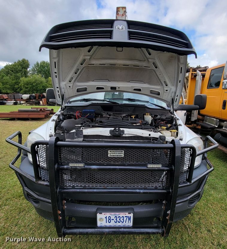 image for item KQ9201 2010 Dodge Ram 5500  bucket truck
