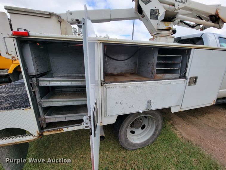 image for item KQ9201 2010 Dodge Ram 5500  bucket truck