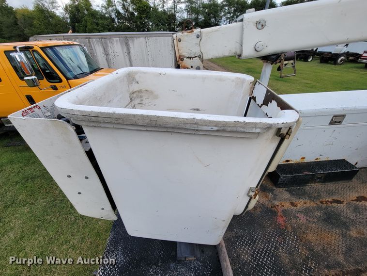 image for item KQ9201 2010 Dodge Ram 5500  bucket truck