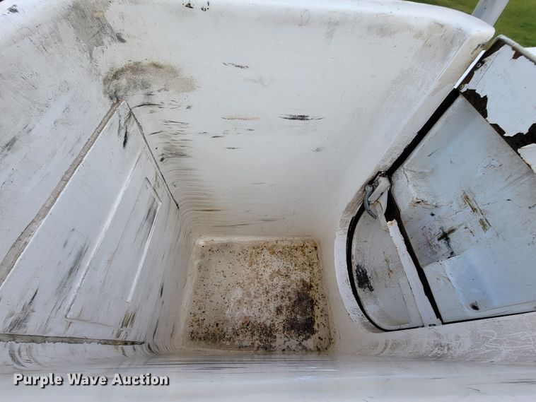 image for item KQ9201 2010 Dodge Ram 5500  bucket truck