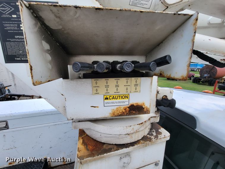 image for item KQ9201 2010 Dodge Ram 5500  bucket truck