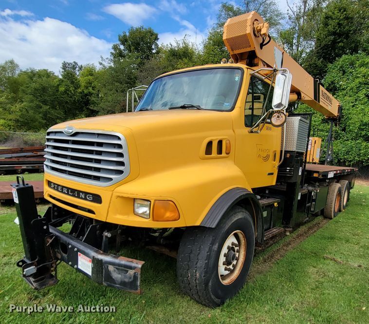 image for item KQ9202 2002 Sterling LT8500  crane truck