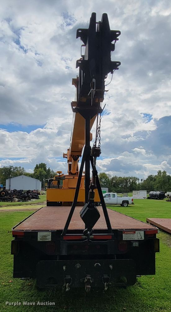 image for item KQ9202 2002 Sterling LT8500  crane truck