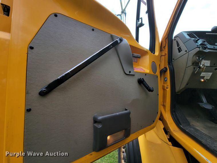 image for item KQ9202 2002 Sterling LT8500  crane truck