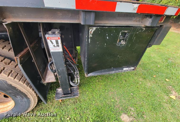 image for item KQ9202 2002 Sterling LT8500  crane truck